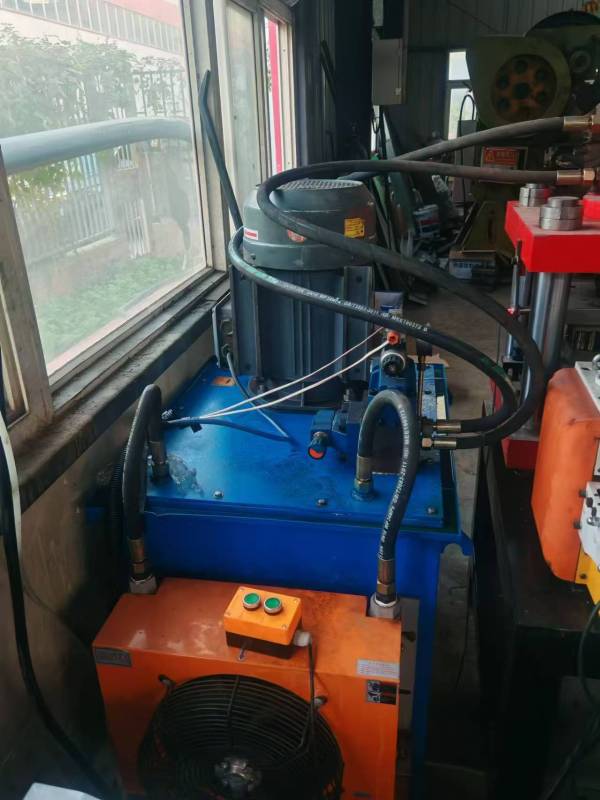 Hydraulic Connector Machine