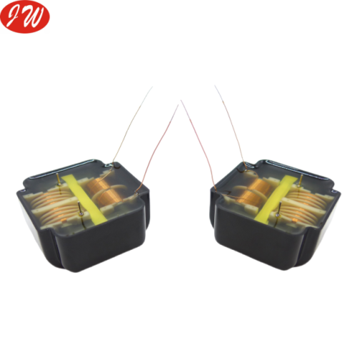 Transformador de pulso con paquete de alto voltaje de carcasa negra