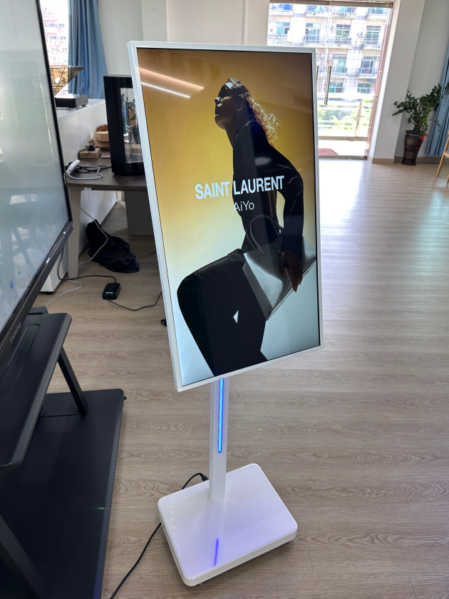 מערכת משולבת לניהול שילוט דיגיטלי לעדכוני קידום מכירות בנקים בזמן אמת