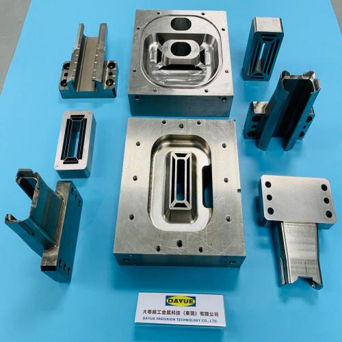 WEDM加工金型部品の空洞とコア