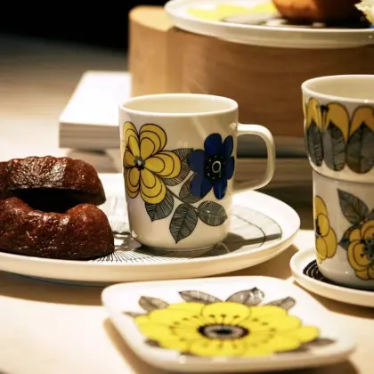 Sunflower Art Cups: Yellow Rose Inspired Tableware