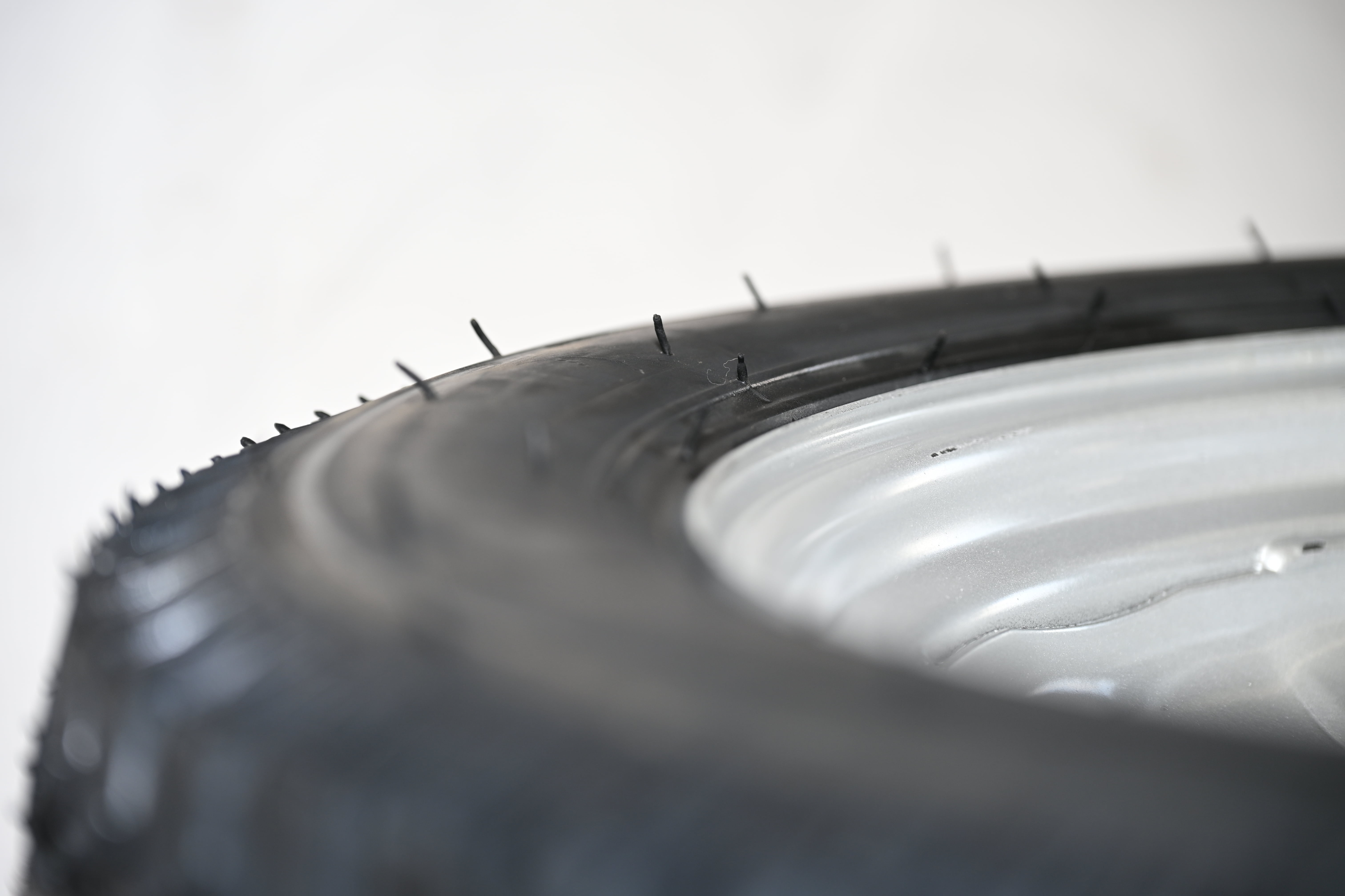 Three-wheeler motorcycle flat top tire