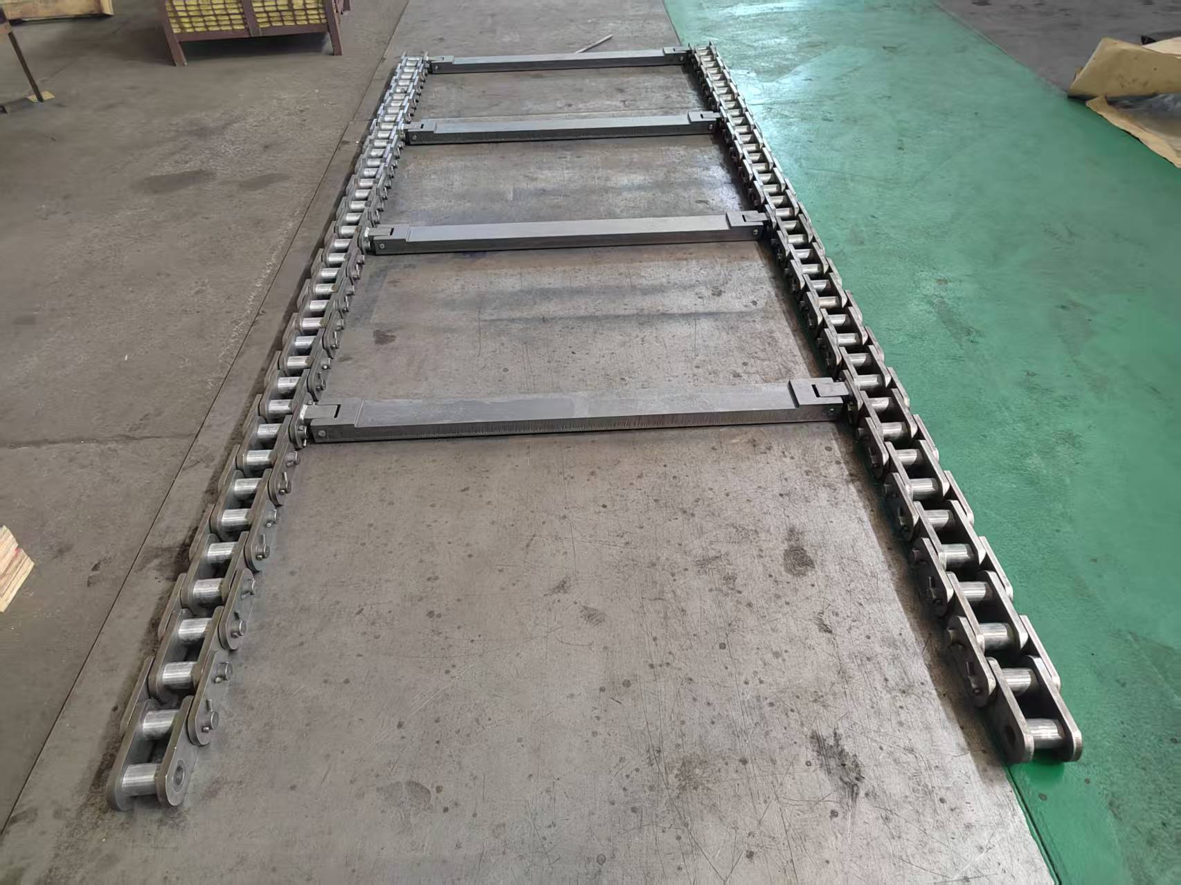Industrial welded wing conveyor chain