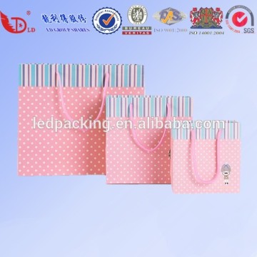 Design luxury paper gift bag for shopping