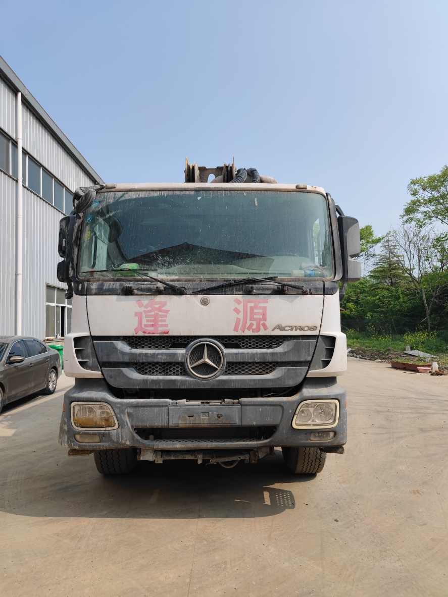 XCMG Mercedes-Benz 56-meter HB56K