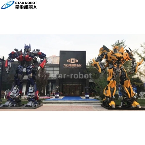 Robot optimus transformator besi prime untuk dipamerkan