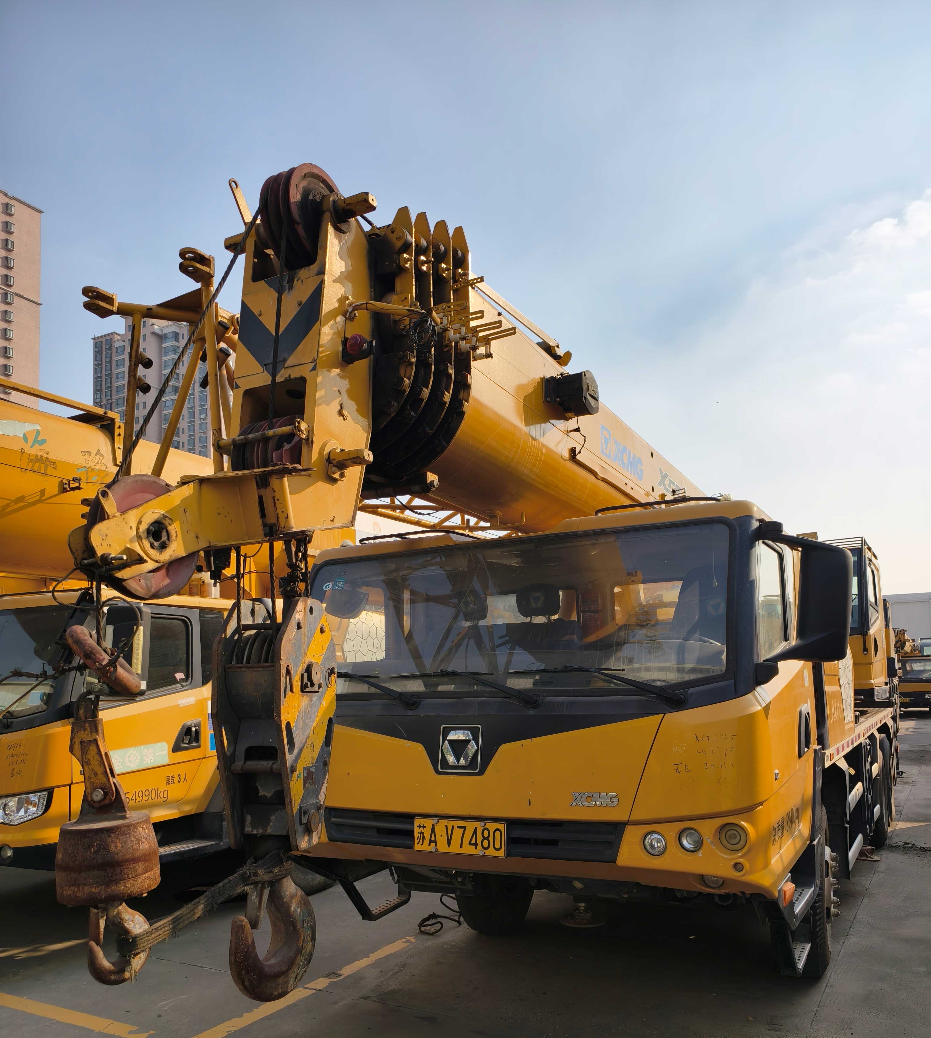 Full-view-of-used-crawler-crane-at-construction-site-XCT20L5 Full-view-of-used-crawler-crane-at-construction-site-XCT20L5