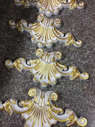 Luxury White PU Golden Crown Moulding Ceiling Medallion