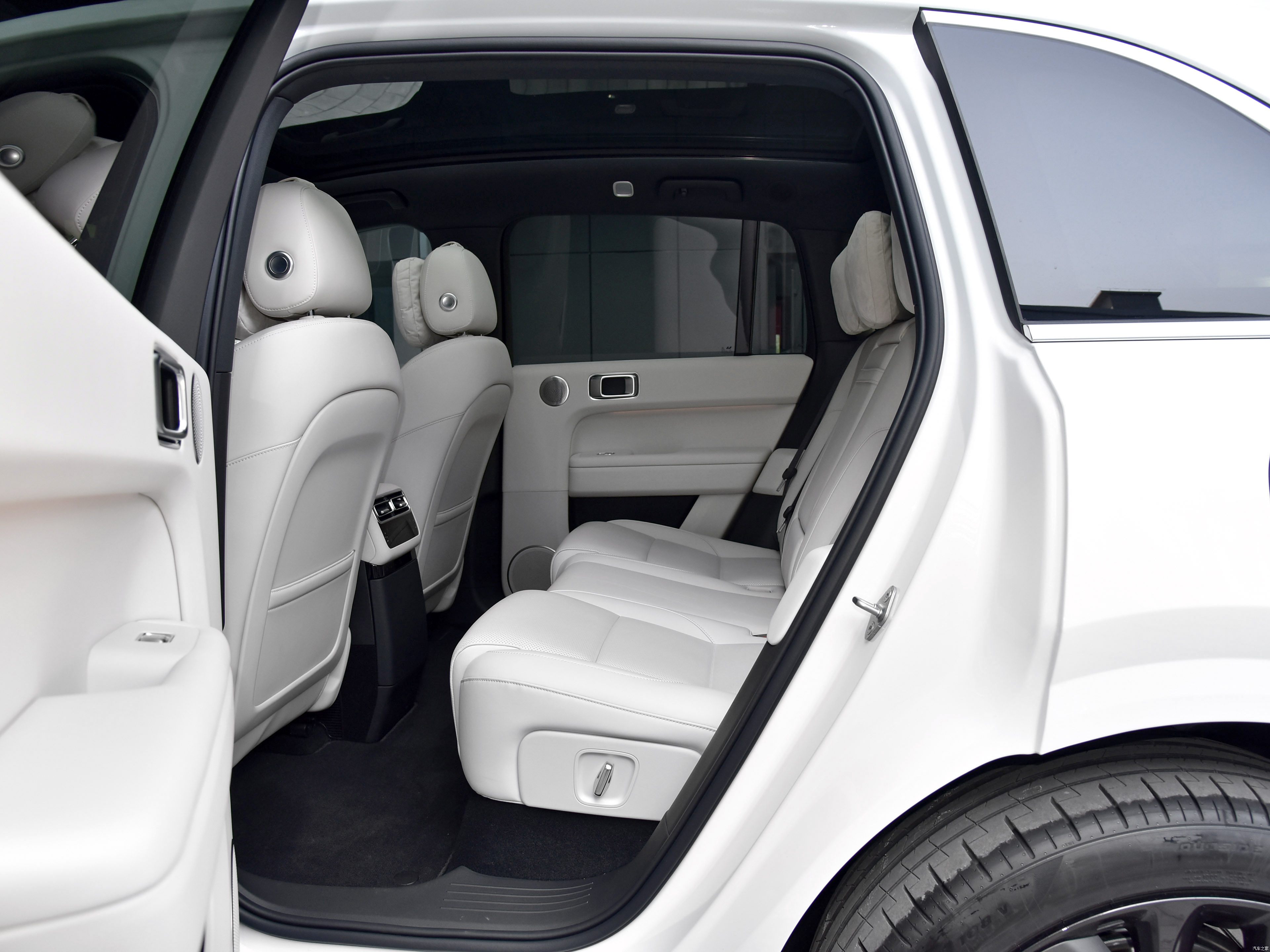 Electric Luxury SUV LI AUTO L6 MAX
