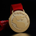 Medaglia d&#39;argento su metallo con nastro d&#39;oro con nastro