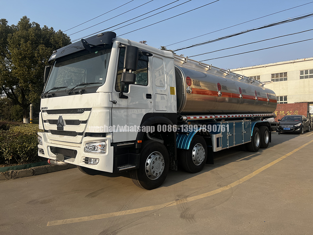 Refined Fuel Delivery Truck Jpg