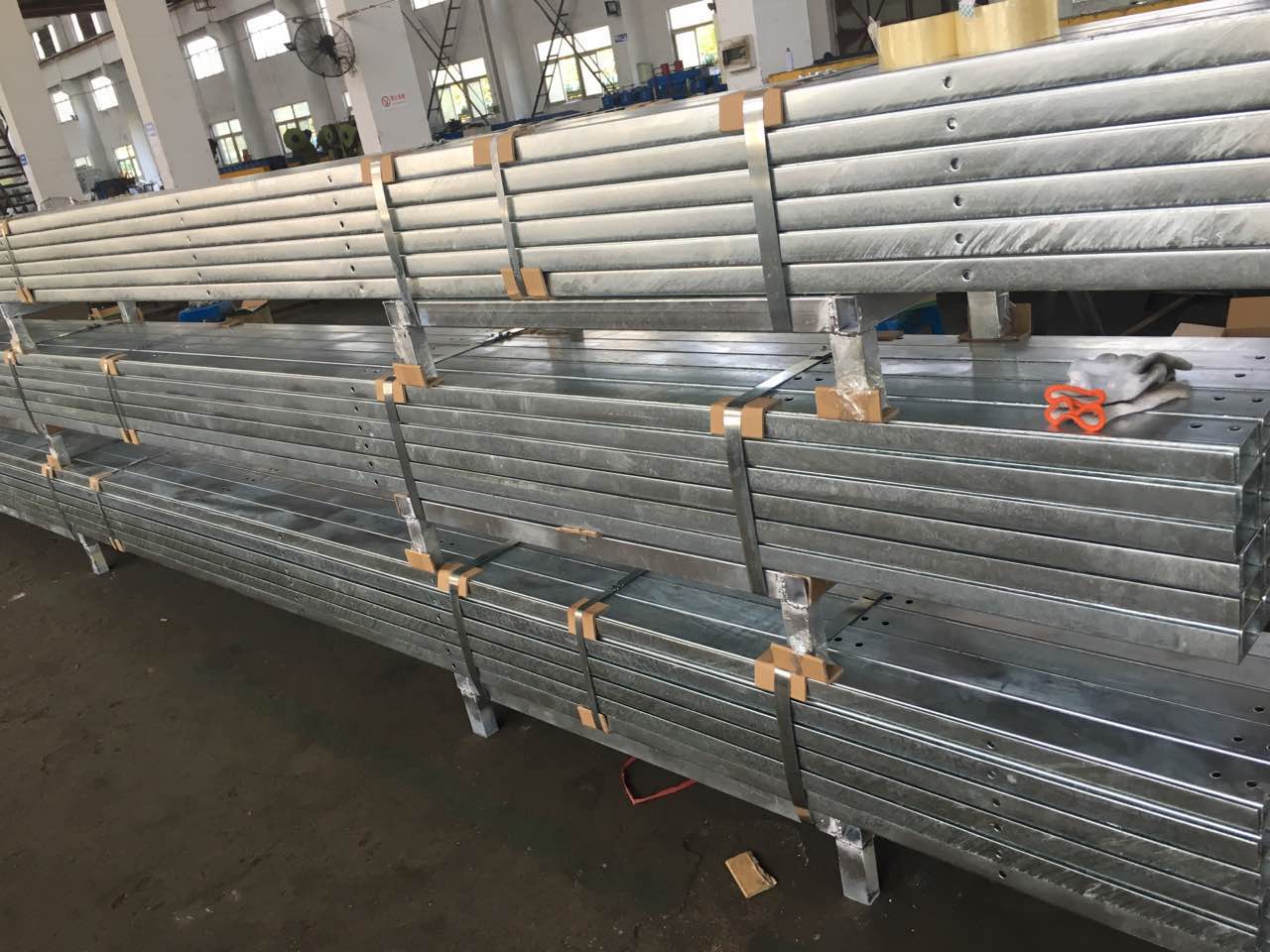 Galvanized steel tubes in solar mounting systems