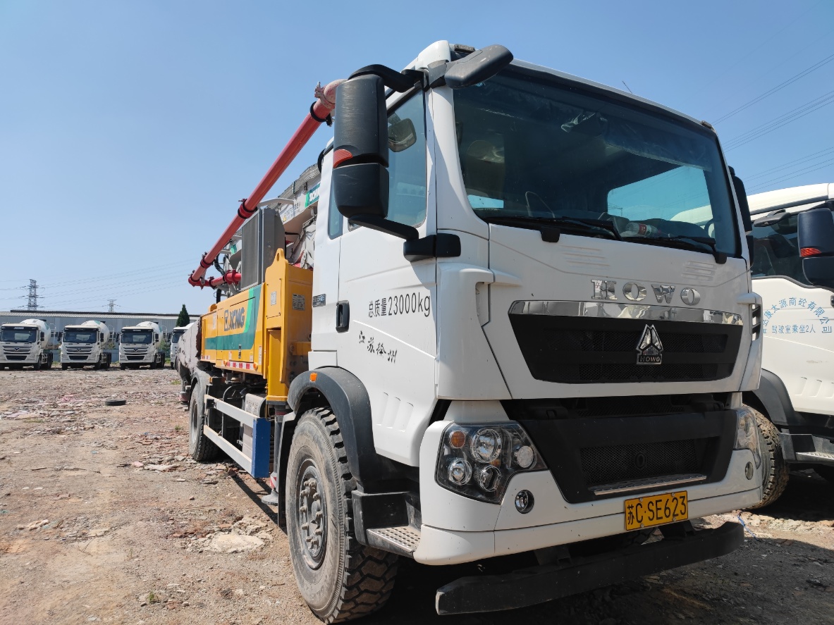 XCMG HB40V 40-meter concrete pump truck