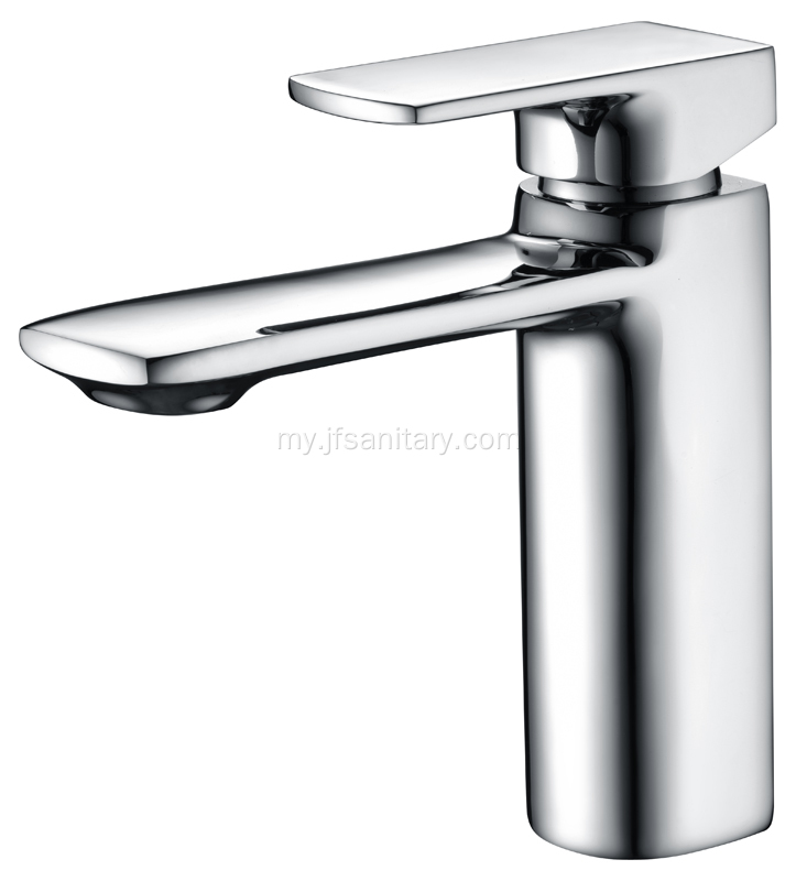 ပွတ်-chrome နှင့်အတူကြေးဝါရေချိုးခန်းရေ faucets