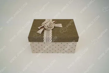 Green linen bouquet gift box