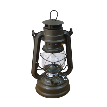 Classic 276 Kerosene Oil Hurricane Lantern with Metal Hook