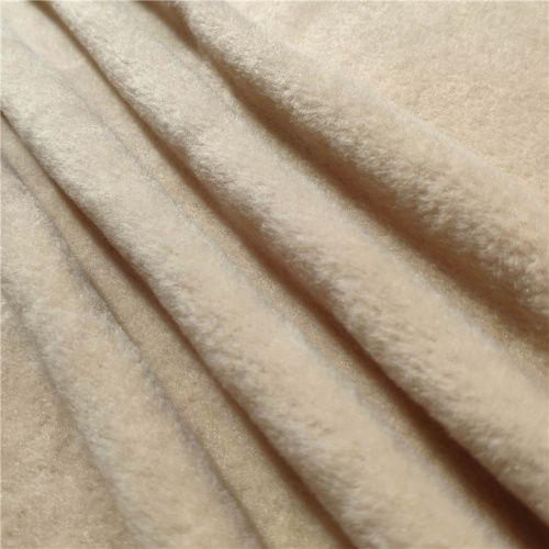 Corte lateral após tecido de lã escovado