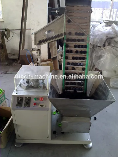 Automatic cap slitting machine