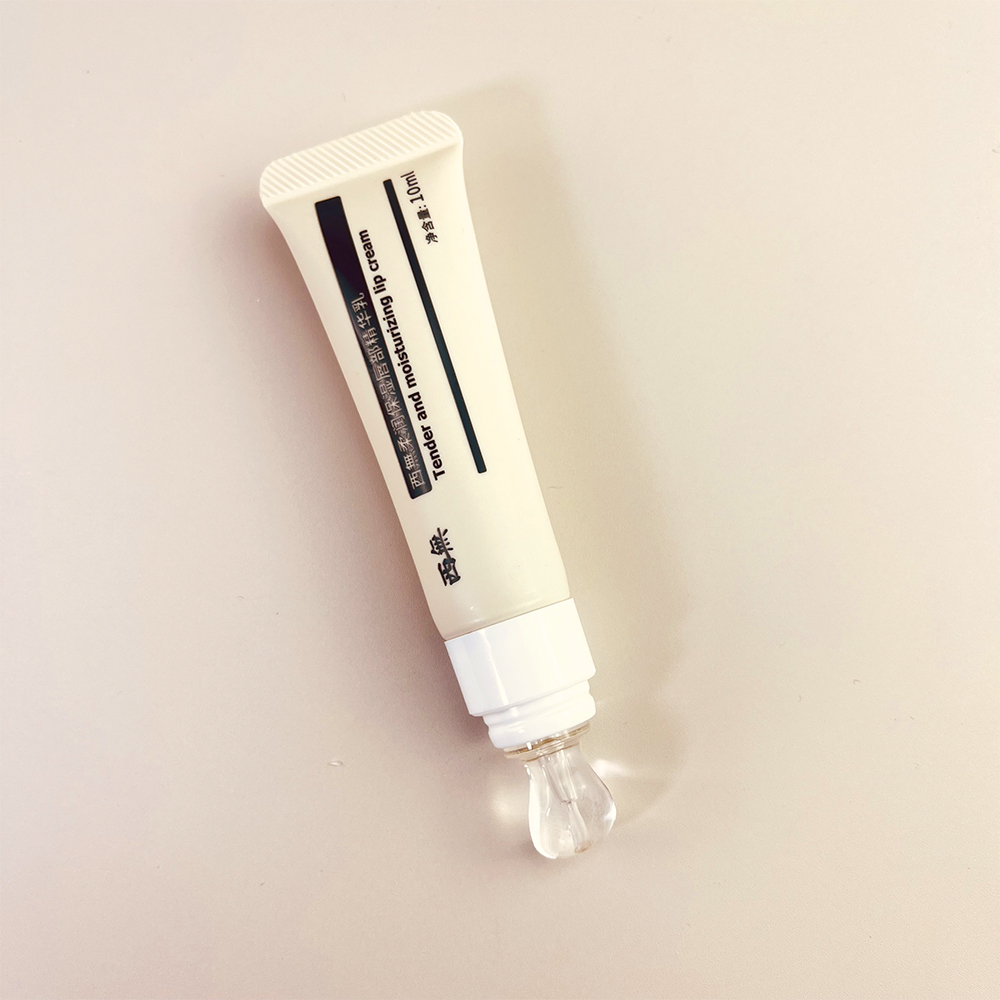 Custom lip balm tube with silicone applicator