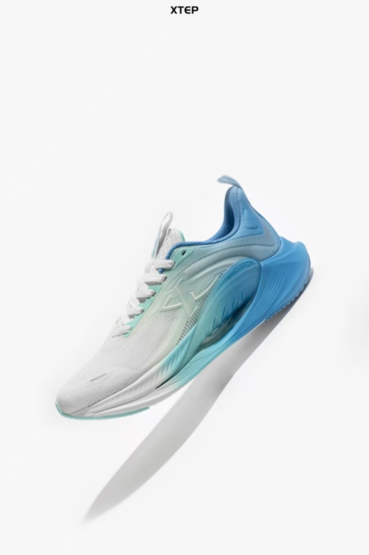 Sports shoes with long-lasting performance