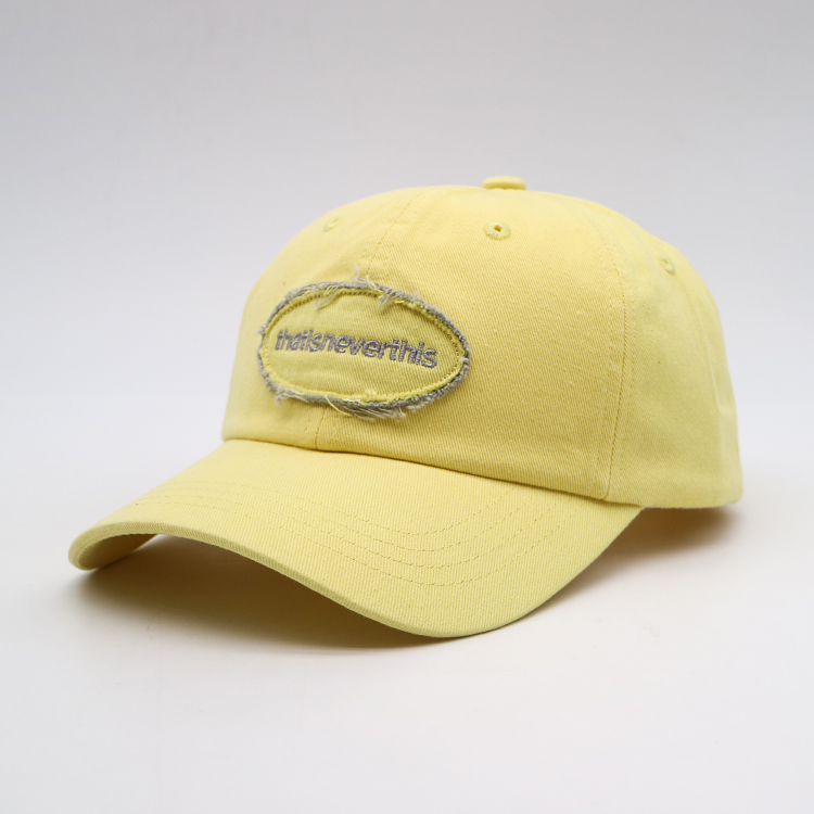 Casquette de baseball jaune applique