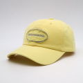 Casquette de baseball jaune applique