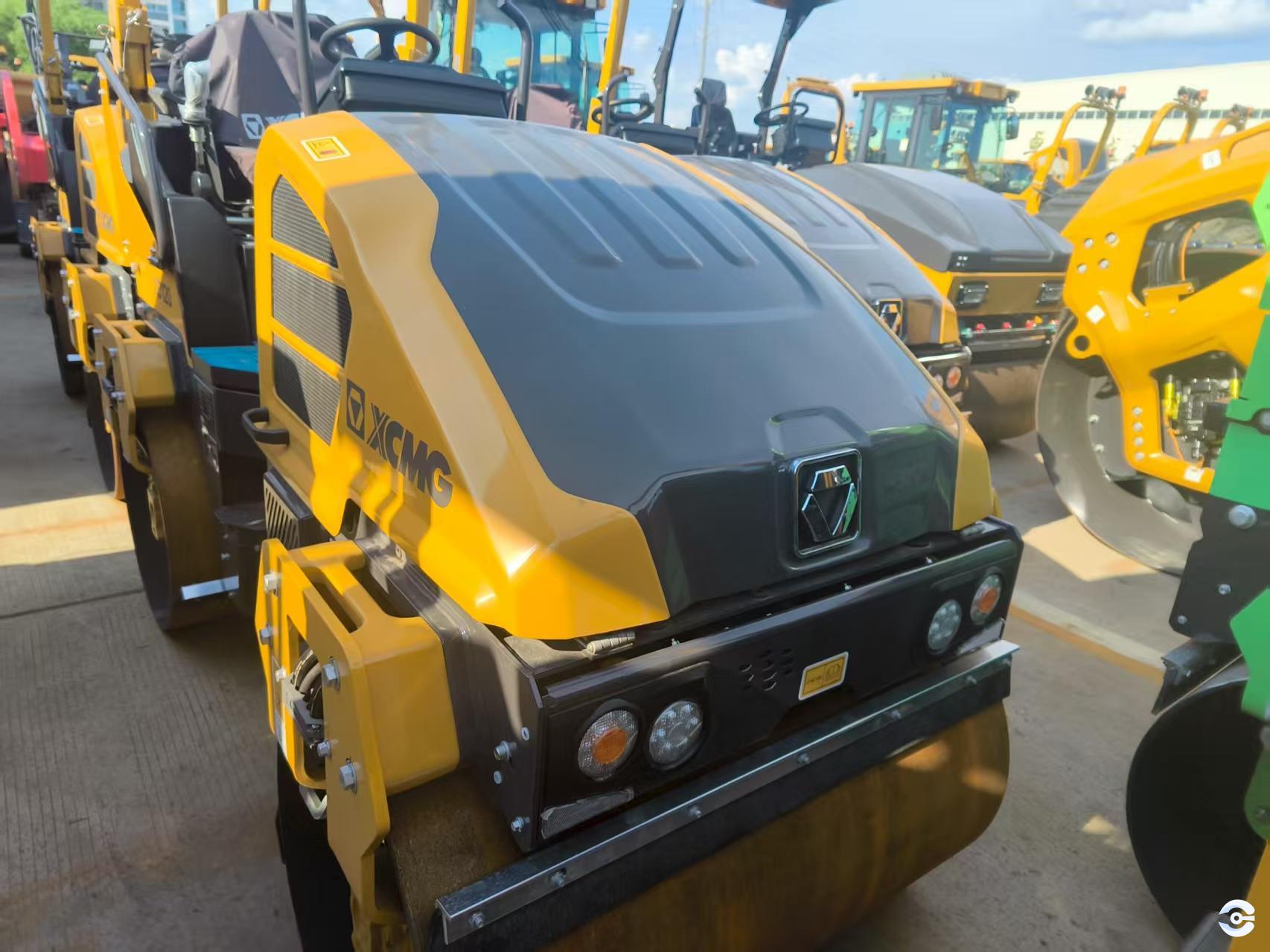 Used road roller with strong compaction capacity Used road roller with strong compaction capacity