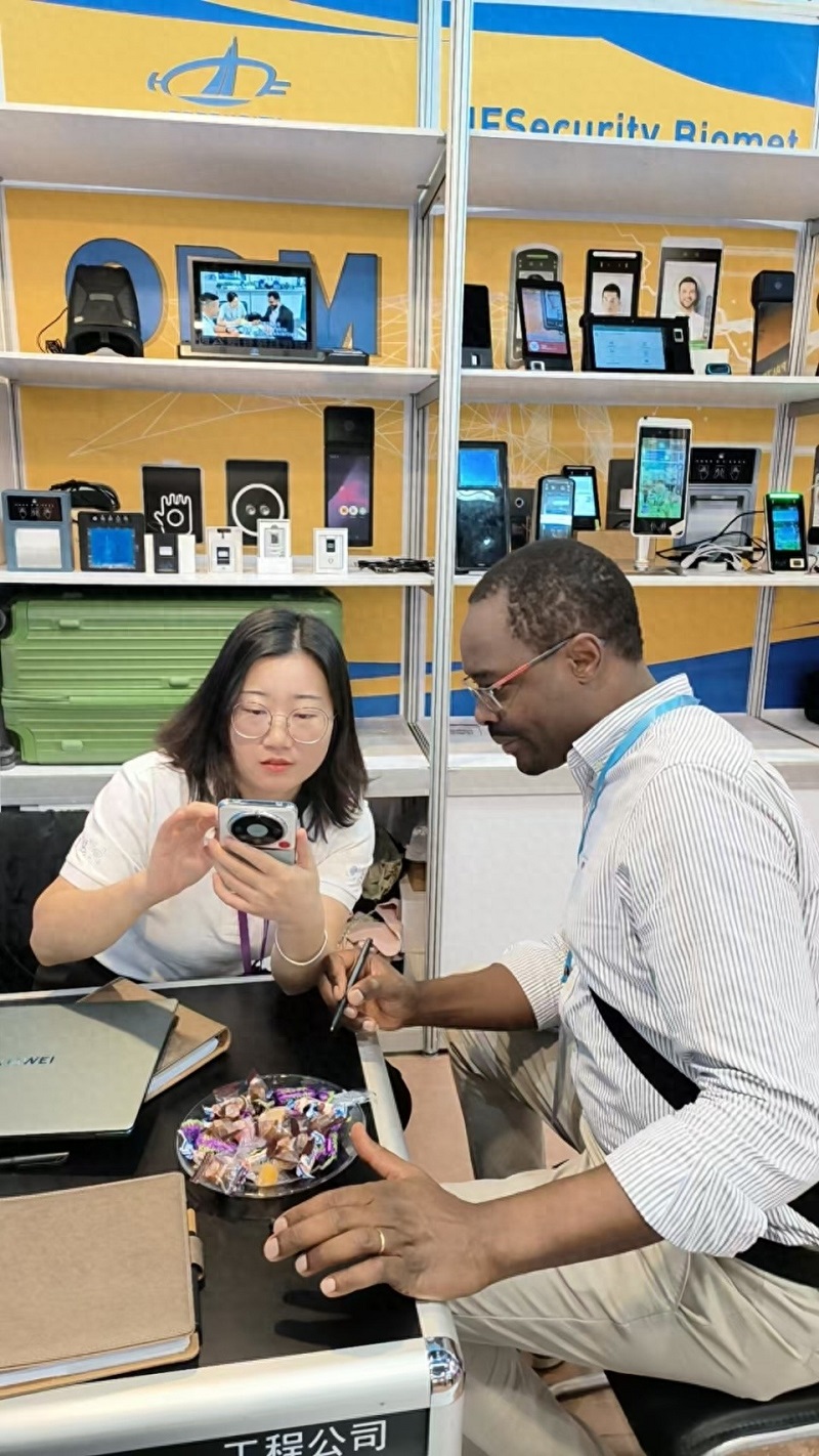 HFSecurity shines at the 2025 Canton Fair with innovative biometric technology, triggering a wave of transactions on site