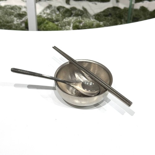 Новы посуд для чыстага тытана для 4 чалавек