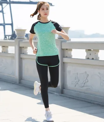 Cheap yoga clothes Fitness wear T- shirts and shorts Yoga wear for women