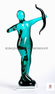 Exquisite Sculpture Of Humanoid Shooting