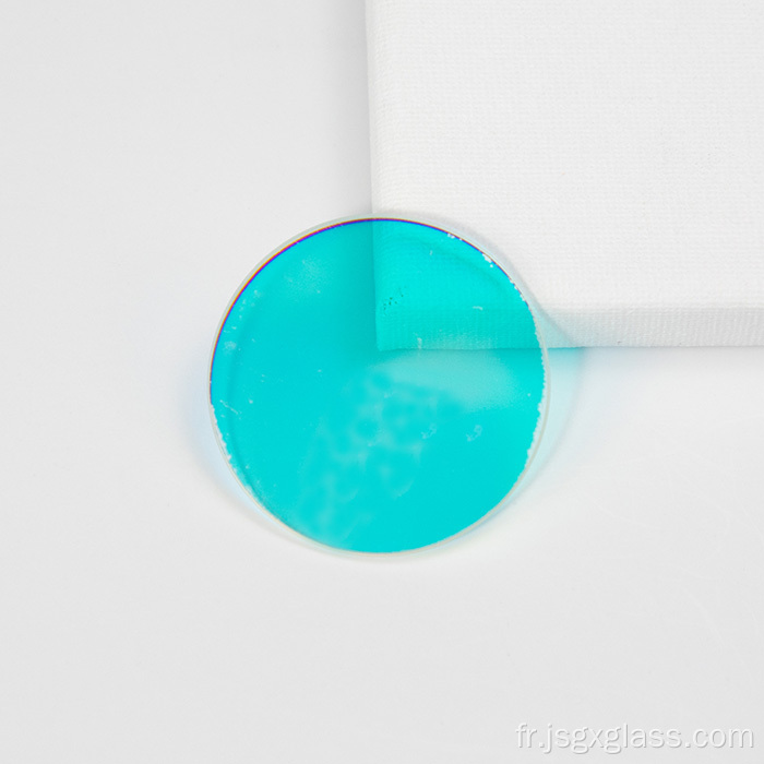 Filtre en verre optique revêtu