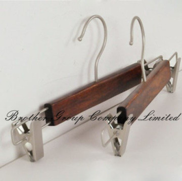 Hanger (WH-K-1909)