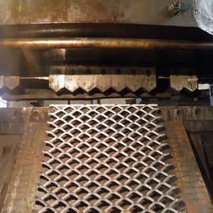 Expanded metal for catwalk/guard screen/shelving/stair treads