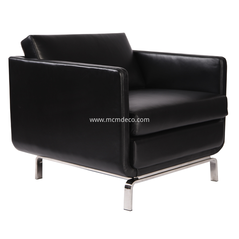 Black Gaia Lounge Chair