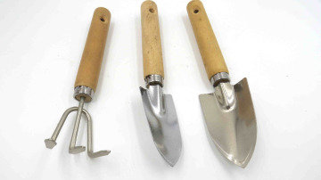 3 pieces stainless steel garden tools with wooden handle