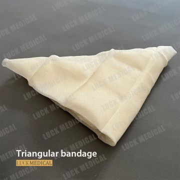 Dobras de bandagem triangular médica