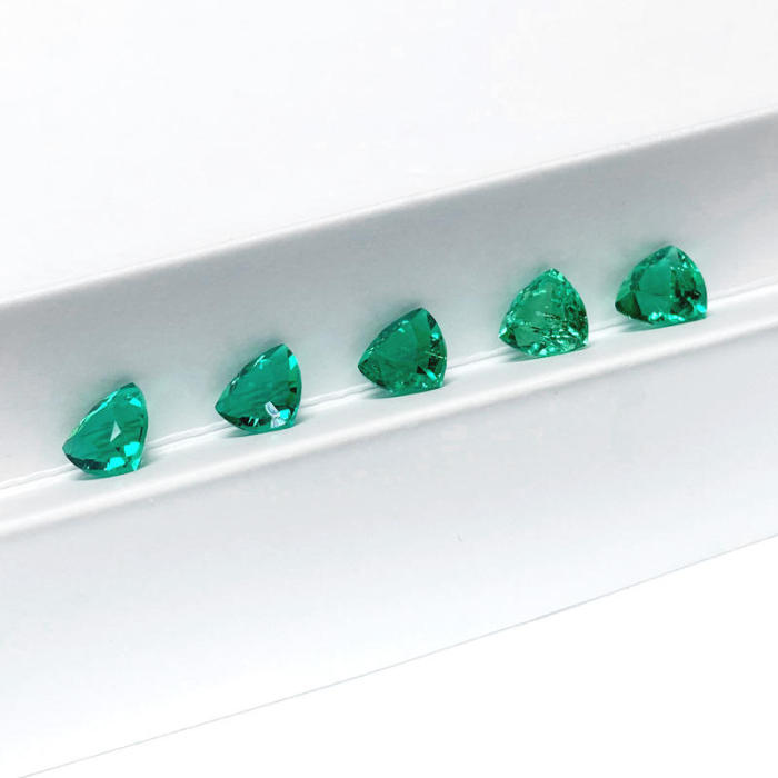 컬럼비아 열수 트라이앵글 컷 랩 그로운 에메랄드