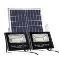 100w200w300w500w Um painel solar com dois holofotes solares