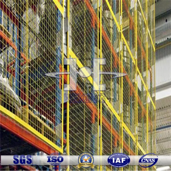 Wire mesh decking panels for pallet racking layers