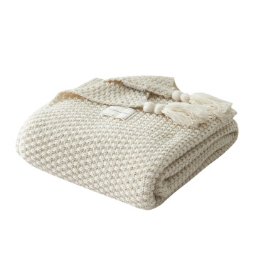 Strickkugeldecke zum Mittagessen oder Couch im Büro werfen