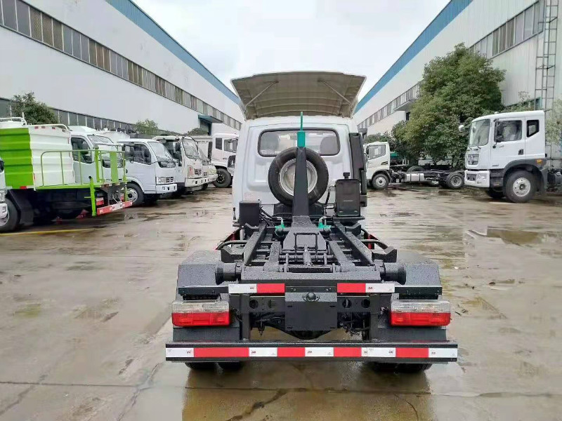 Dongfeng 4x2 Hook Arm رفع شاحنة لجمع القمامة