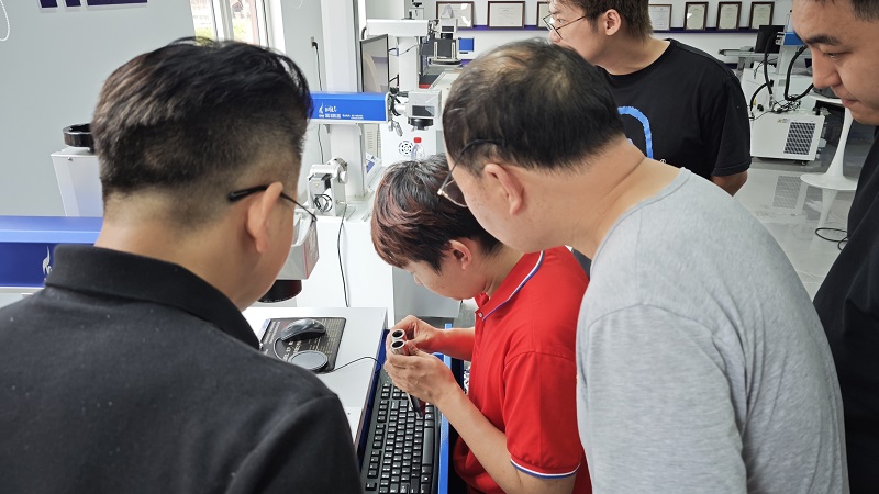 Customers Visit Chuke Intelligent for On-Site Sample Testing; Fiber Laser Marking Machine Assists in Automotive Bearing Marking Processing