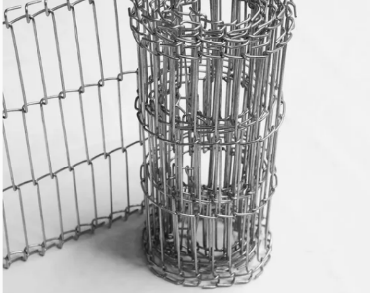 Chicken wire conveyor belt