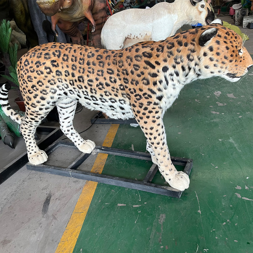 A realistic Animatronic Leopard Model