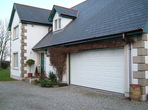 garage door white