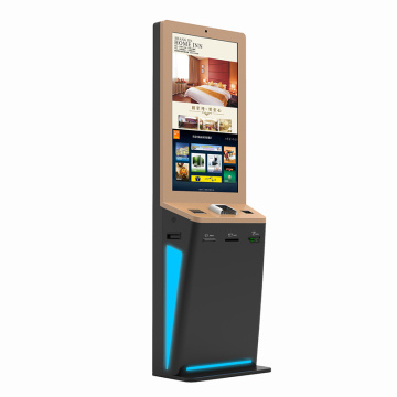 Quiosque de autoatendimento do hotel com código QR da impressora