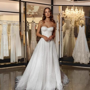 Elegante abito da sposa con cinturino spaghetti glitter con paillettes al bling innamorato