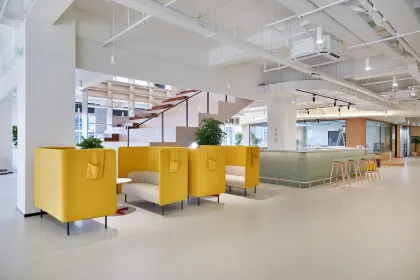 Modern High-End Office Furniture Privacy Meeting Sofa Pod with High Partition Back Fabric Sofa Set