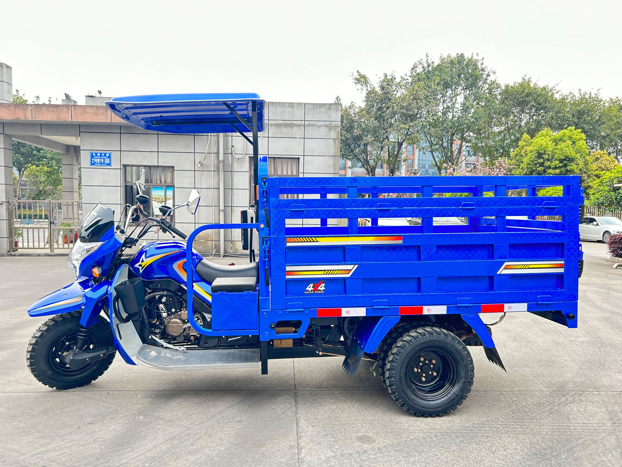 70 Ruiteng con triciclo de techo